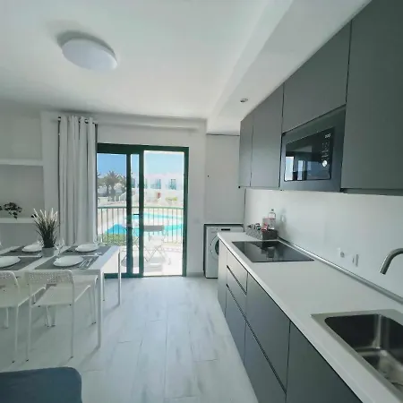 El Encanto Con Vista A La Piscina (adults Only) Apartment *