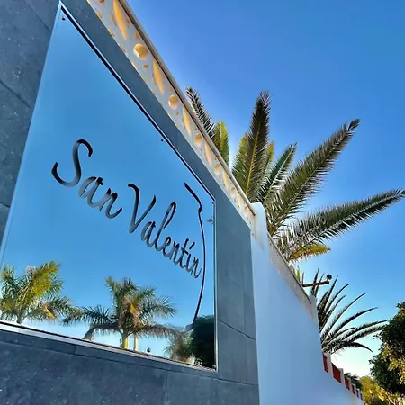 El Encanto Con Vista A La Piscina (adults Only) Apartment *